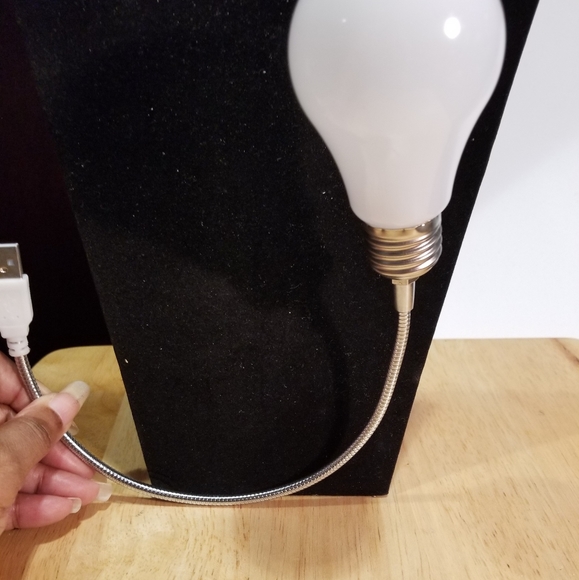 1 USB Light Bulb - Picture 2 of 5